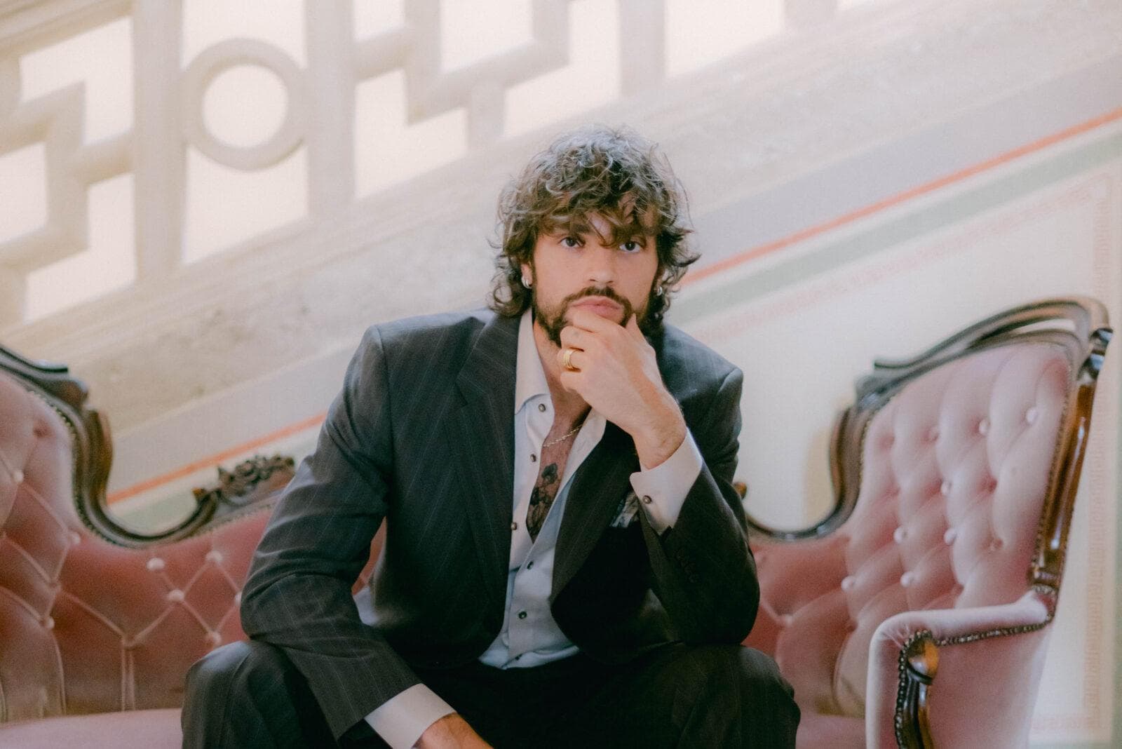 Trendy pánskych oblekov 2025 : Ako si vybrať ten pravý?